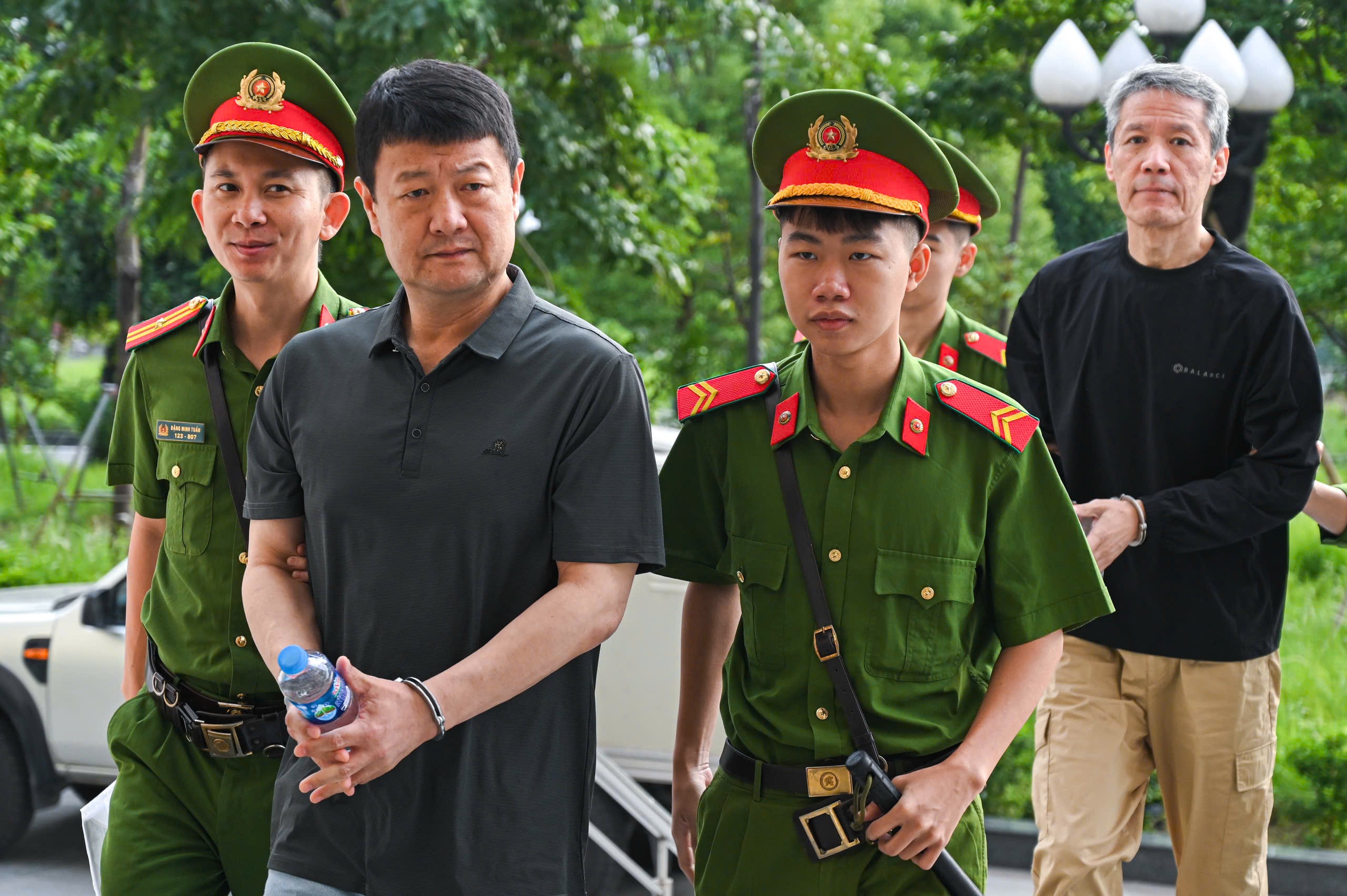 Danh bac,  Khach san Pullman,  Ho Dai Dung anh 1