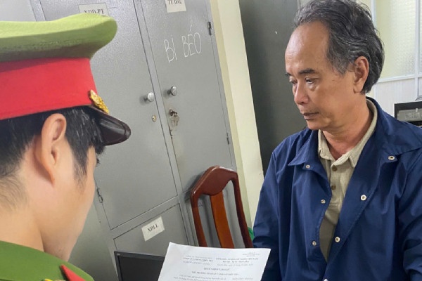 Bat khan cap doi tuong danh tai xe taxi o Nha Trang hinh anh