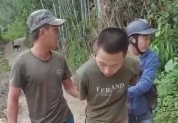 Bat doi tuong thu 4 trong nhom nguoi nuoc ngoai sat hai lai xe taxi hinh anh