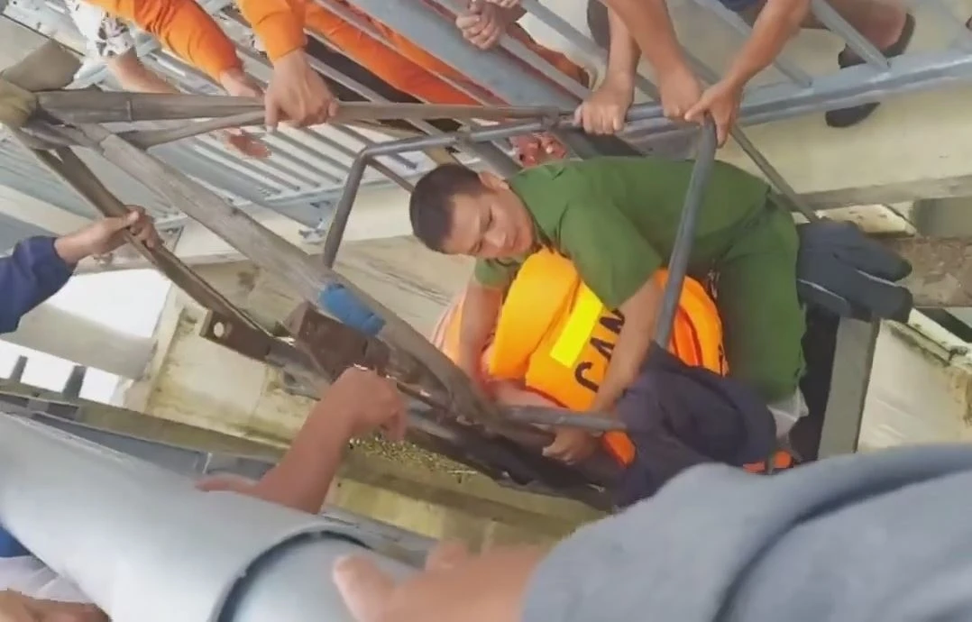 Cuu kip thoi mot hoc sinh lop 11 nhay dap tu tu hinh anh