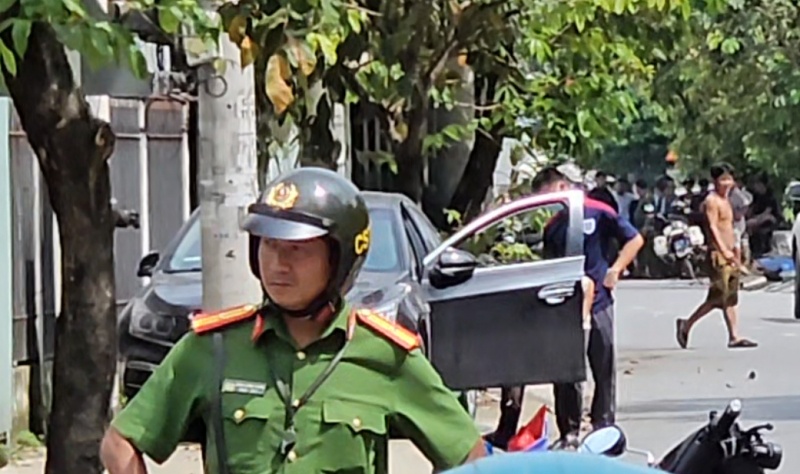 Thi the co gai,  Tren oto anh 2