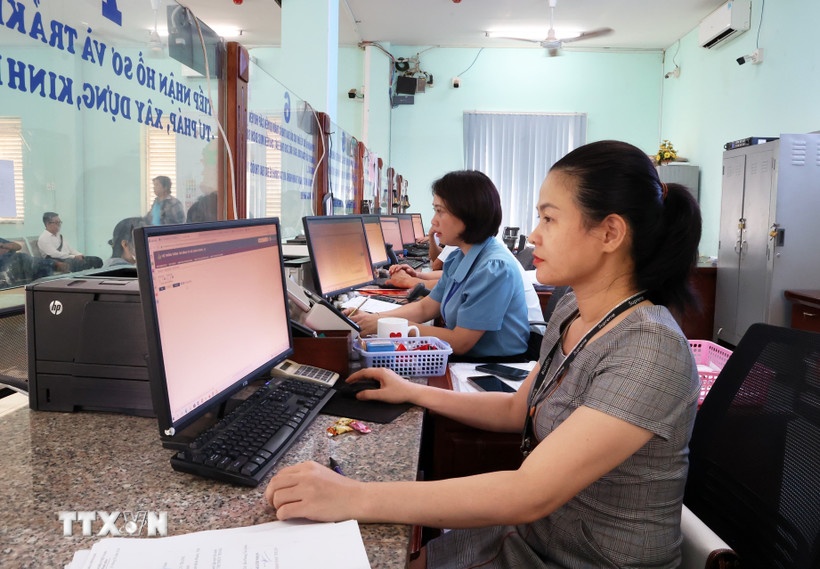 su dung,  dai ngo can bo anh 1