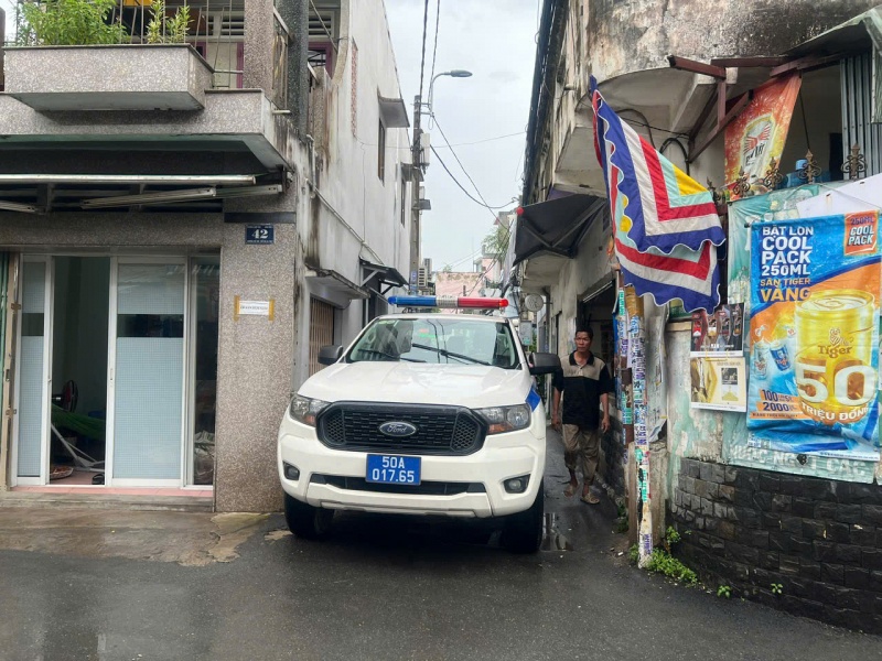 Khong che doi tuong,  Chem hang xom anh 4