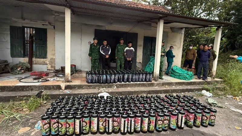 Bat giu vu van chuyen khi cuoi quy mo lon hinh anh