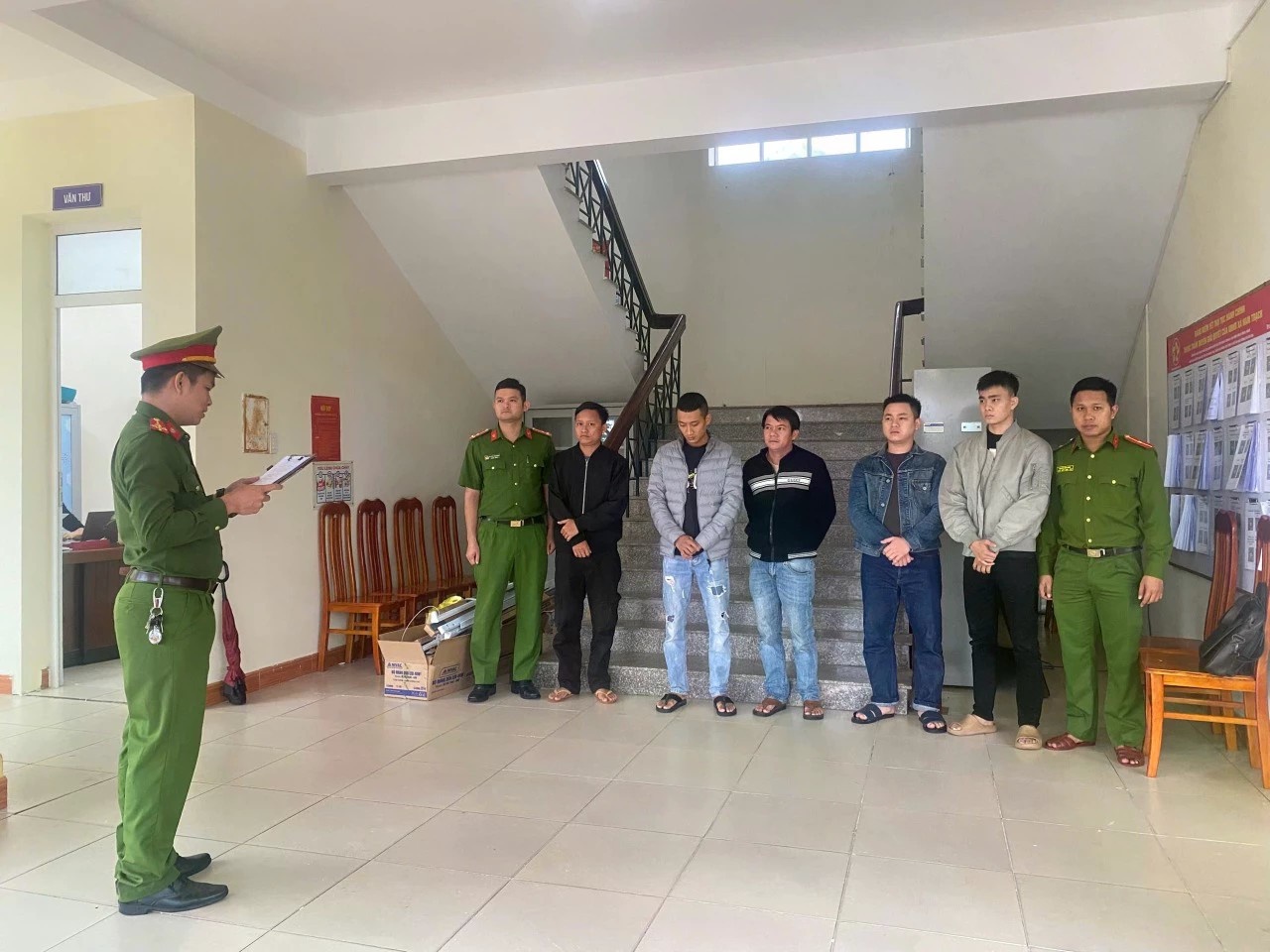 Trong vu hon chien,  luc nua dem,  Quang Tri anh 1