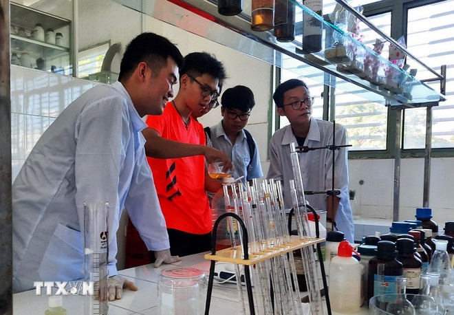 su dung,  dai ngo can bo anh 2