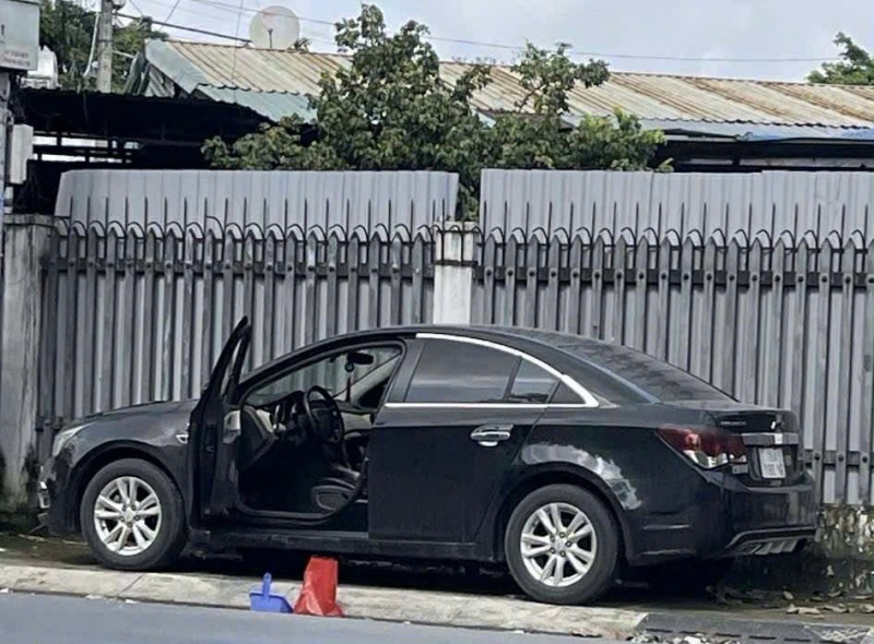 Thi the co gai,  Tren oto anh 1