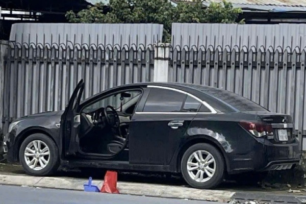 Vu thi the co gai tren oto: Chu xe noi khong biet co gai la ai hinh anh