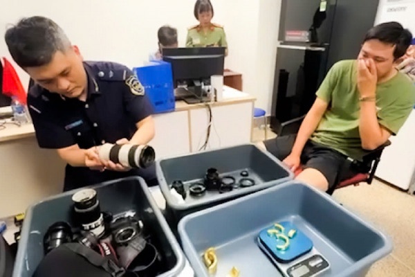 Buon lau vang van dien bien phuc tap hinh anh