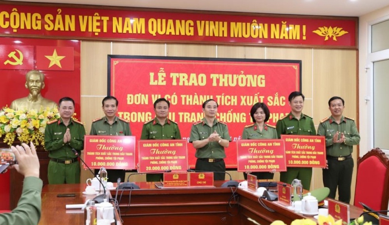 Hon nua tan,  Phao hoa no anh 2