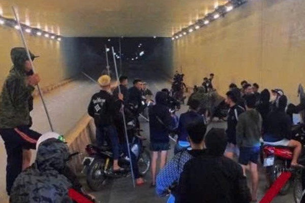 Dieu tra nhom thanh thieu nien giai quyet mau thuan bang bao luc hinh anh