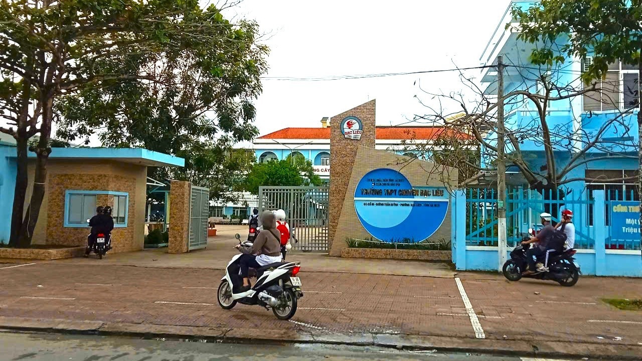 Thay giao Nguyen Van Thuyet anh 1