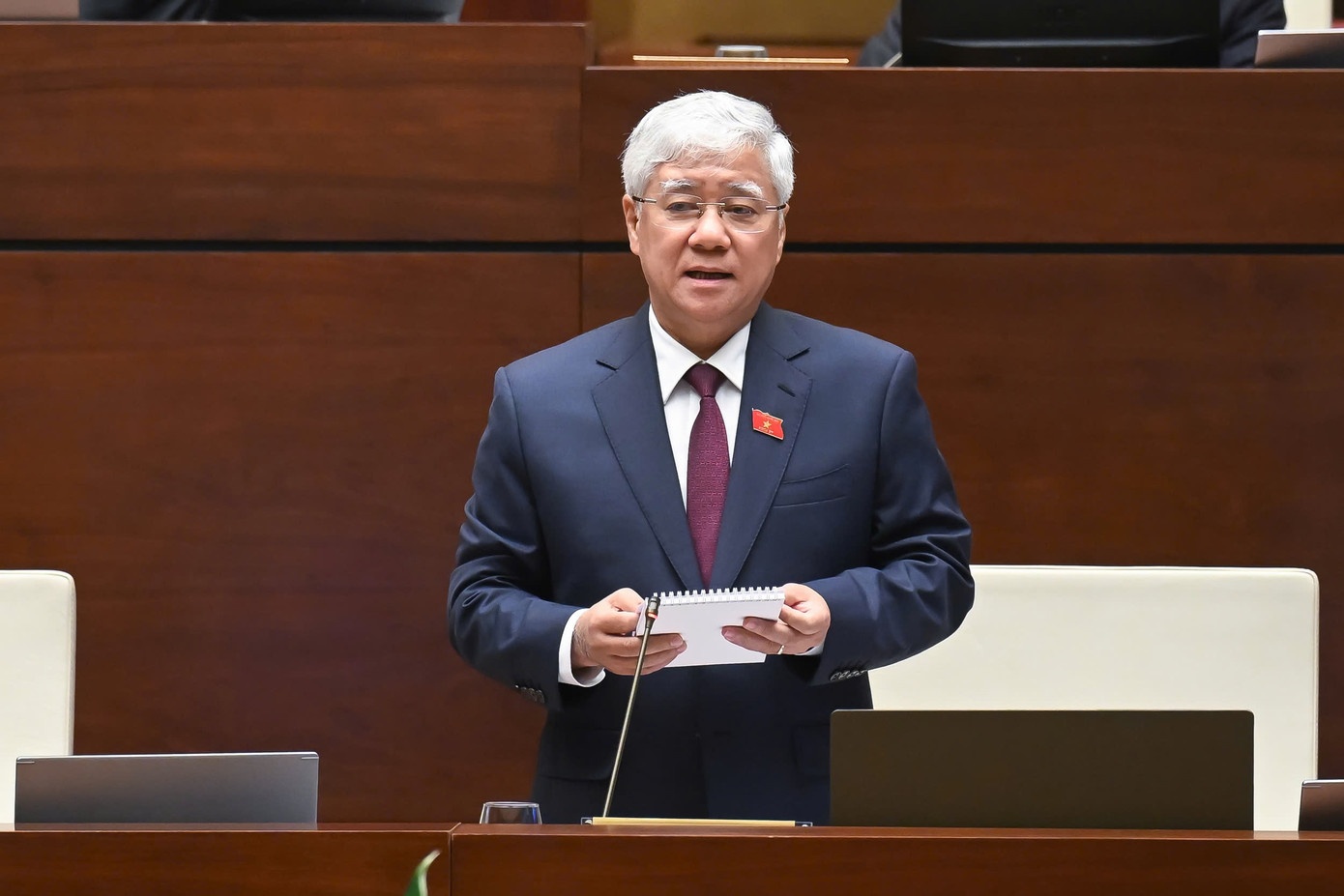 Do Van Chien Quoc hoi anh 1