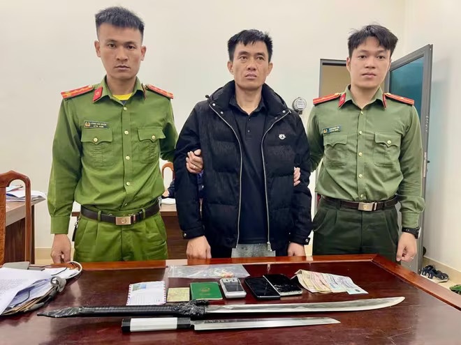 Doi tuong nghien lap gan 10 camera de mua ban trai phep chat ma tuy hinh anh