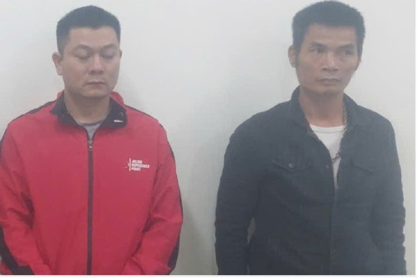 Tam giu hinh su 10 nguoi sau vu oto bi bao vay, dap pha hinh anh