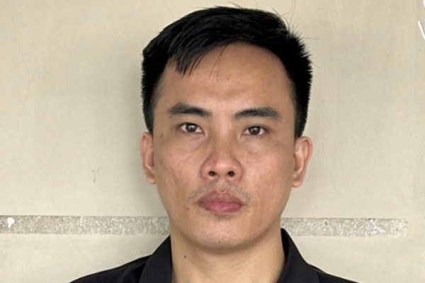 Doi tuong cuop tron lenh truy na dac biet nguy hiem da ra dau thu hinh anh