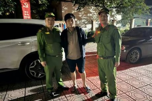 Bat doi tuong gia danh lanh dao dai VOV cuong doat tai san hinh anh