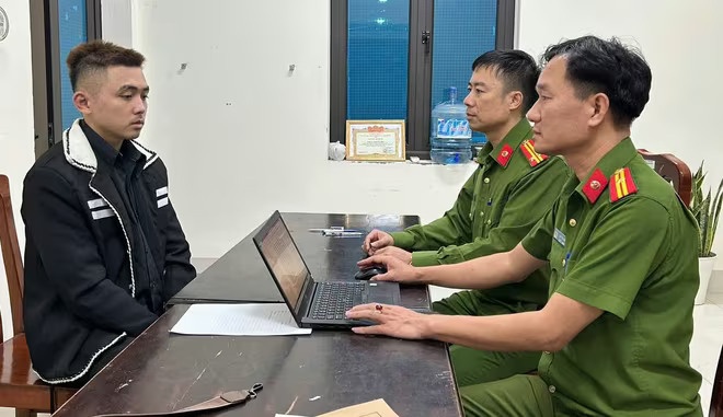 Dung hung khi,  Khong che chu nha anh 1