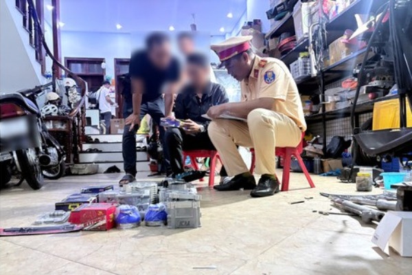 Cong an TP.HCM triet tan goc cac lo 'do, che' xe may tra hinh hinh anh