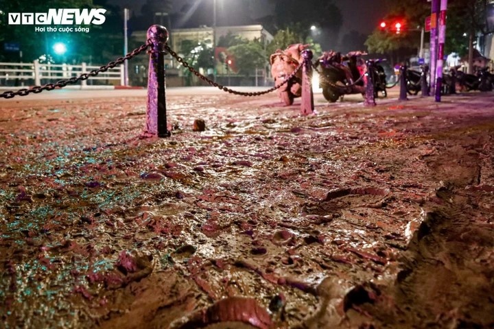 Bun nhao trao Ha Noi anh 1