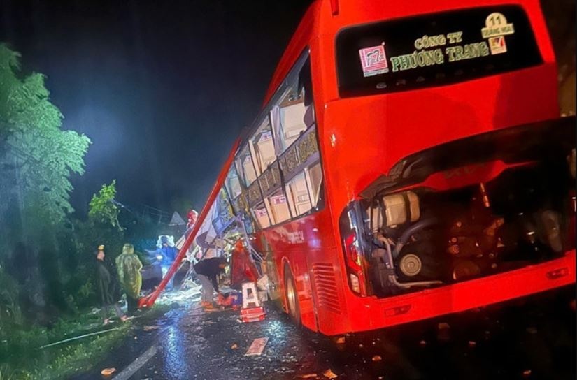 Dat da do trung xe khach qua deo Khanh Le, it nhat 6 nguoi tu vong hinh anh