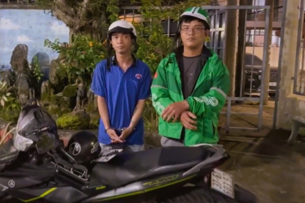 Gia tai xe xe om cong nghe cho dong bon di trom cap tai san hinh anh