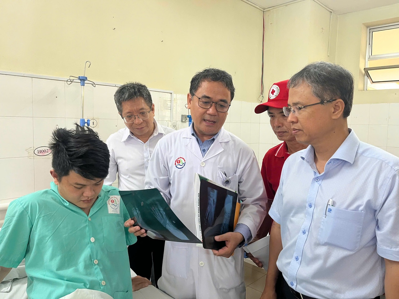 Nan nhan ke lai phut sat lo kinh hoang lam 25 nguoi thuong vong hinh anh