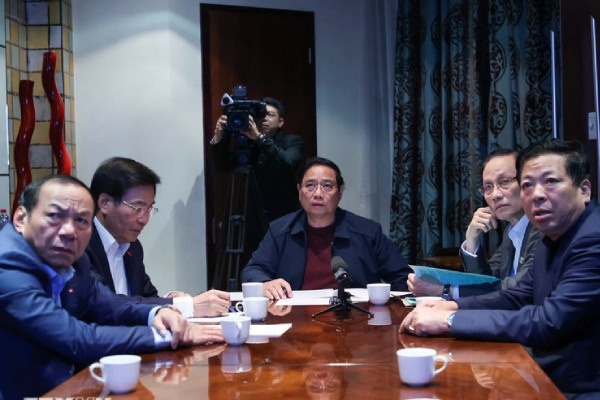 Thu tuong: Xay lai nha cho nguoi dan bi thiet hai do lu lut truoc Tet hinh anh