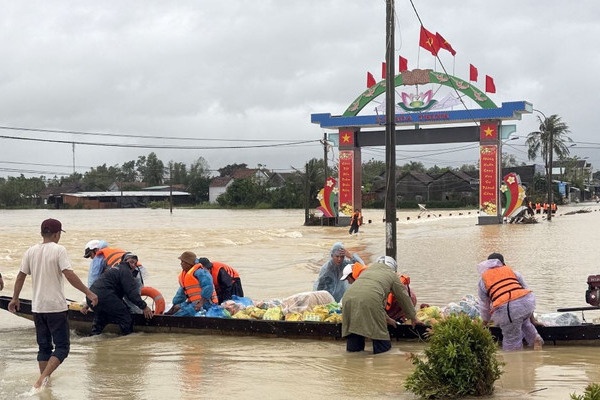 1.110 ty kinh phi ho tro khac phuc mua lu duoc chuyen ve 4 dia phuong hinh anh