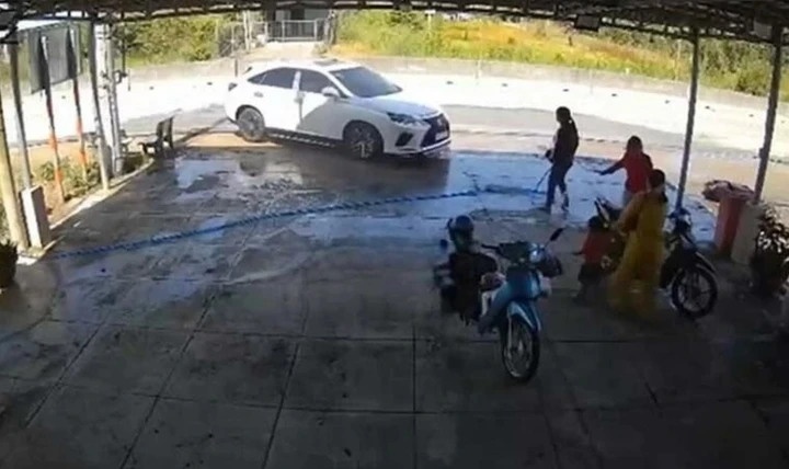 Lai oto,  tong tu vong,  em gai anh 2