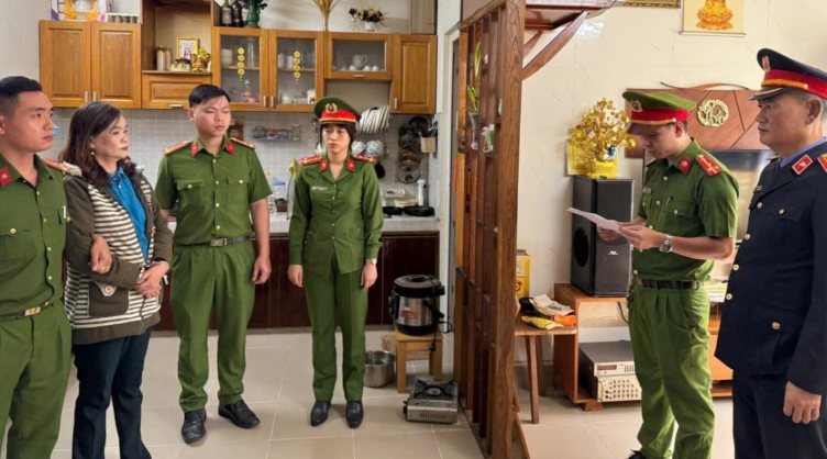 Coi chung sap bay,  nha o xa hoi anh 1