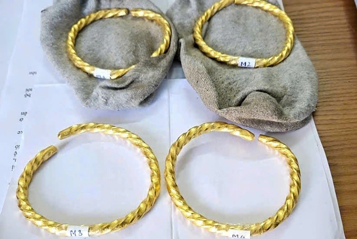 Nguoi phu nu,  cat giau vang,  trong tat anh 2