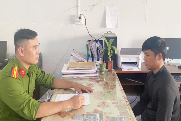 Van dong doi tuong bi truy na dac biet nguy hiem ra dau thu hinh anh