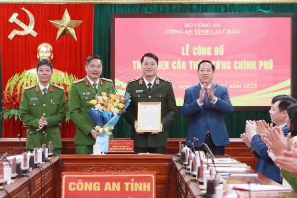 Bat giam 64 doi tuong trong duong day lua dao 8.000 nguoi hinh anh