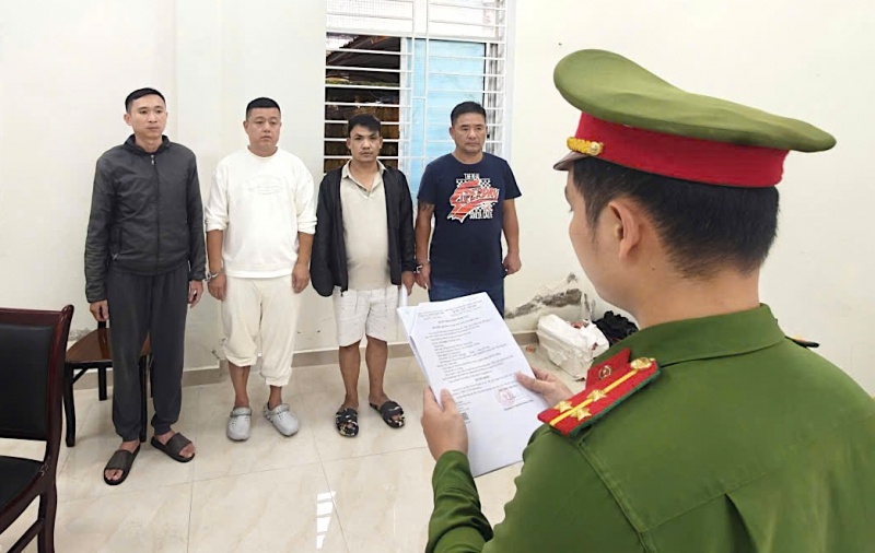 Khoi to,  4 doi tuong,  khong che,  khach san Phuong Linh anh 1