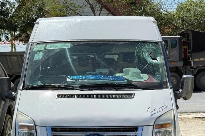 Tai xe lam roi da trung xe khach gay chet nguoi roi bo chay hinh anh