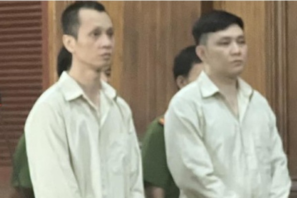 Nhan vien cong ty giao nhan hang quoc te tiep tay van chuyen ma tuy hinh anh