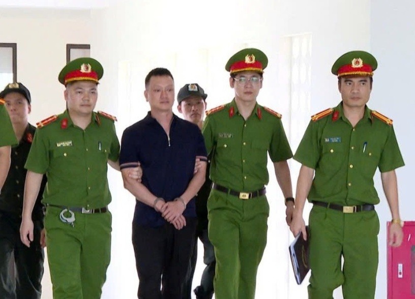 Lo dien nguoi nhan 350 trieu dong 'chay giam an' cua giang ho Vi 'ngo' hinh anh