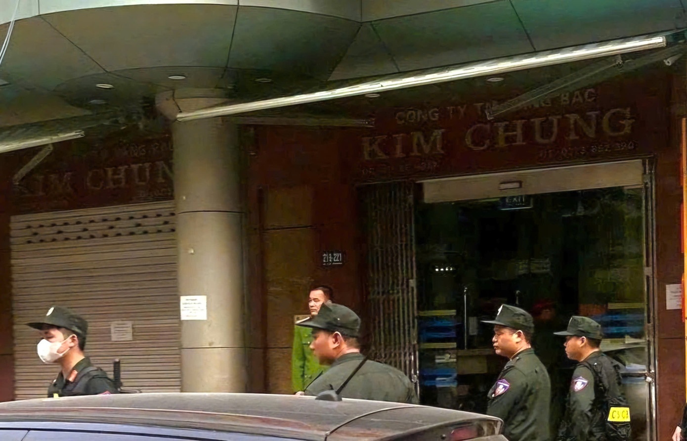 Cong an tiep tuc co mat tai tiem vang noi tieng Thanh Hoa hinh anh