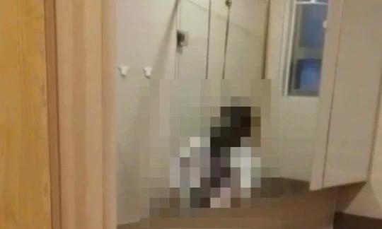 Phat hien thi the nguoi dan ong trong nha ve sinh can ho chung cu hinh anh