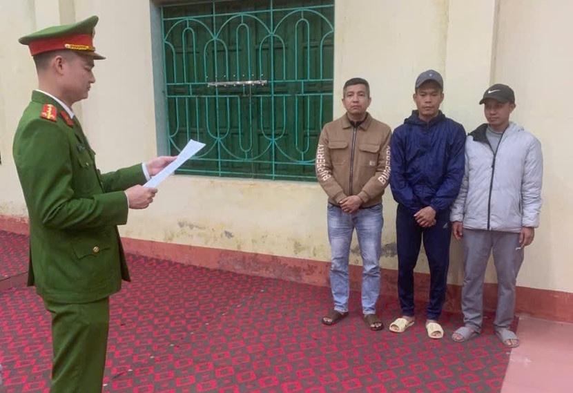 Bat giu,  3 doi tuong,  o nhom trom cap anh 1