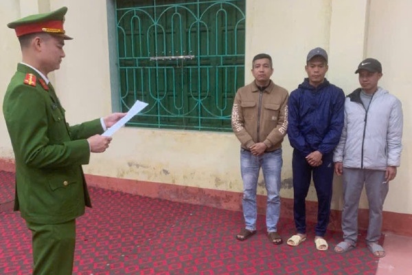 Bat giu 3 doi tuong trong o nhom trom cap, tieu thu tai san hinh anh