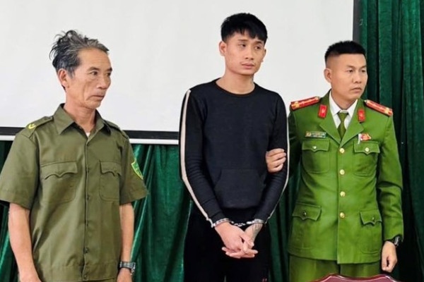 Khoi to doi tuong duoi chem em trai, vung dao vao dau cha hinh anh