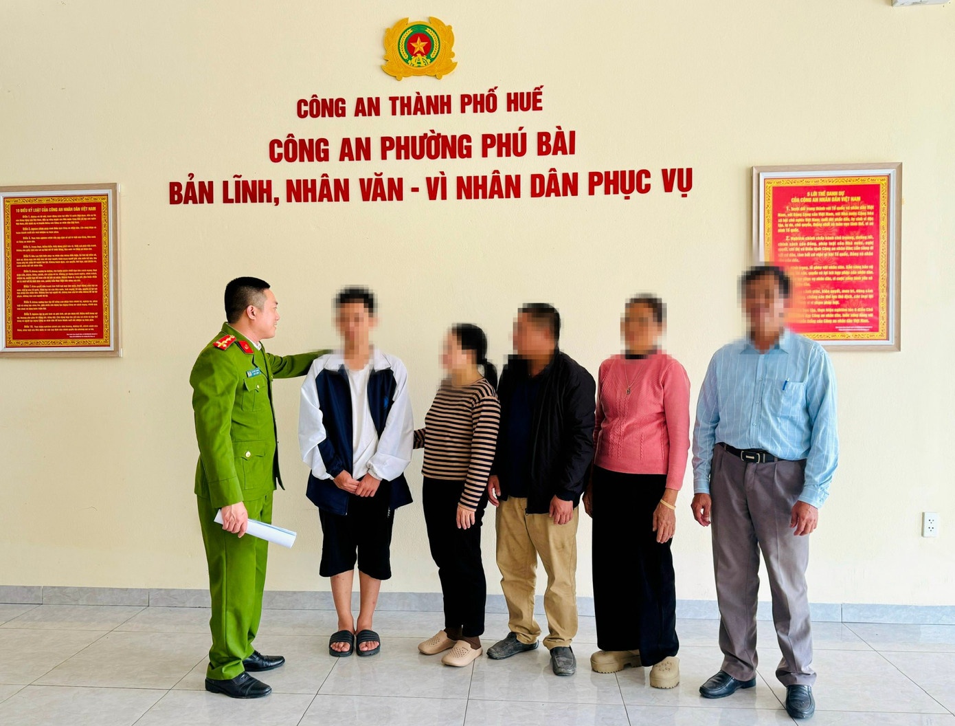 Nam sinh,  nhom bat coc online anh 1