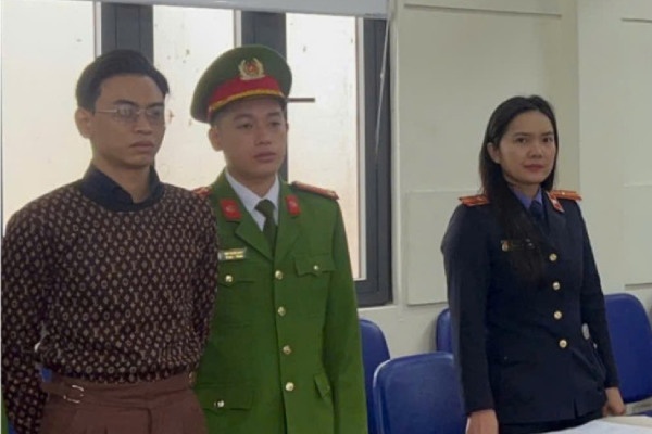 Bat tam giam 'tong tai' chi dao danh nguoi tai quan ca phe o Ha Noi hinh anh