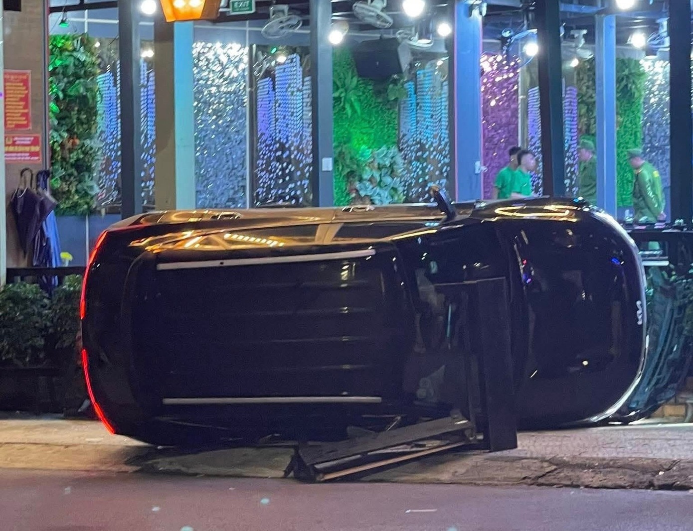 Nghi van,  lao oto,  vao doi thu anh 1