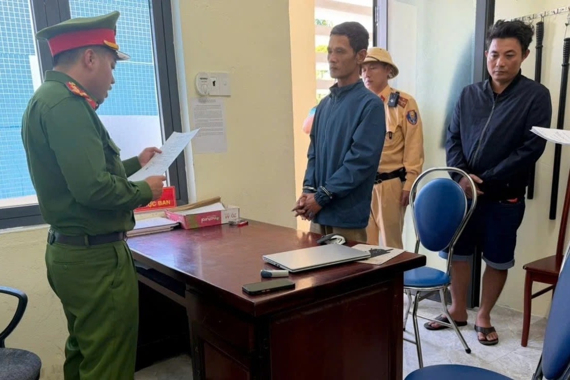 Khoi to,  2 giam doc,  Cong ty Khang Quyet,  Doanh nghiep Khang Quyet,  Phuc Khang Cat Tien anh 1