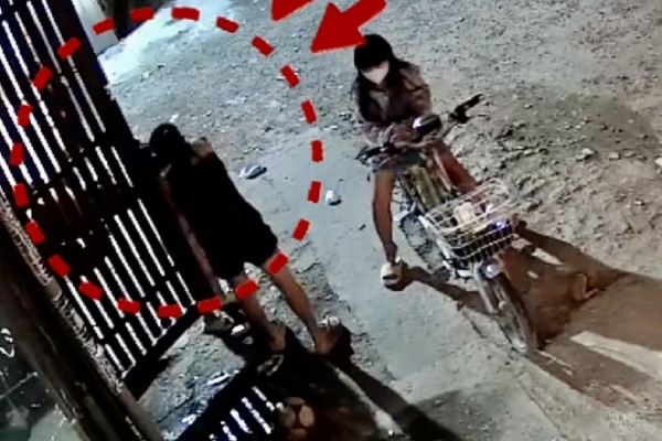 Truy xet doi tuong tiep can be gai 5 tuoi, thao trom doi bong tai vang hinh anh