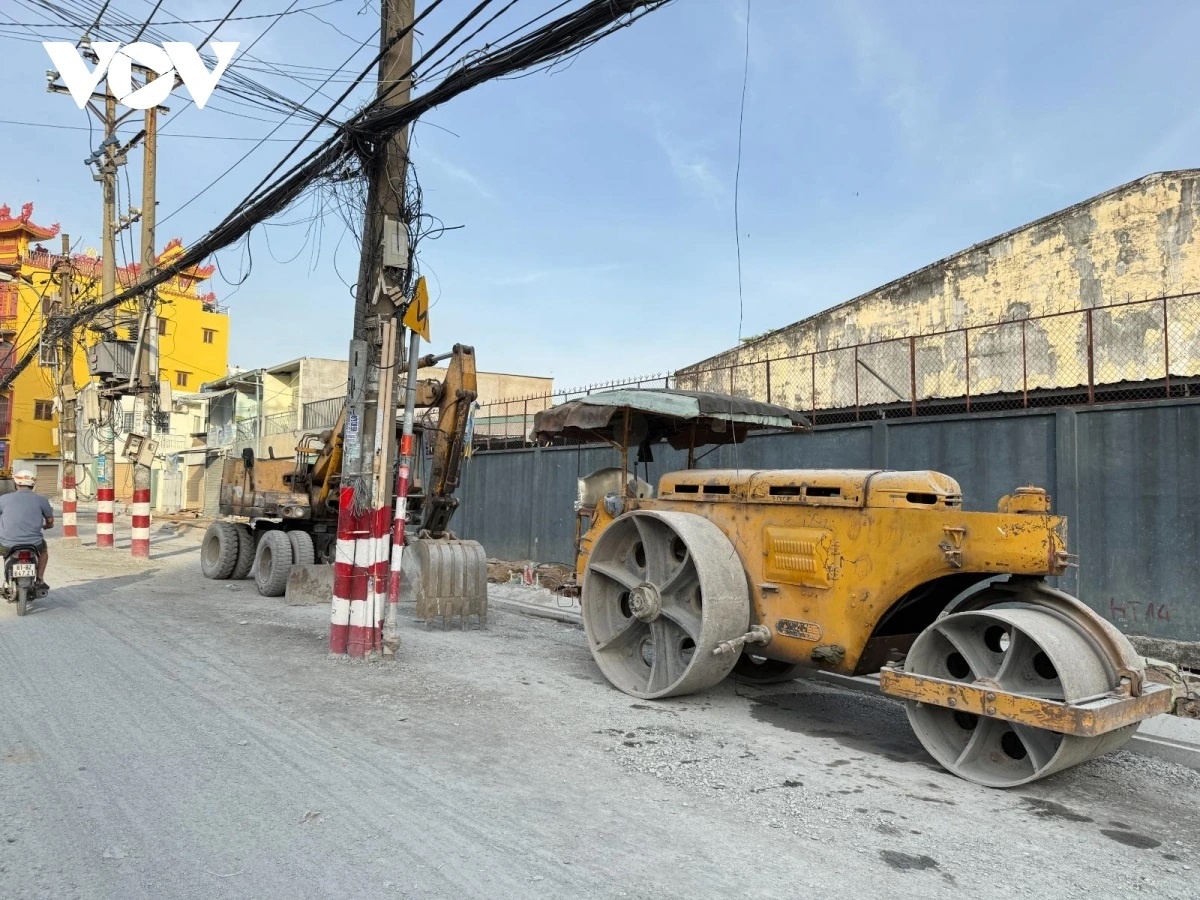 Cot dien giua duong TP.HCM anh 2