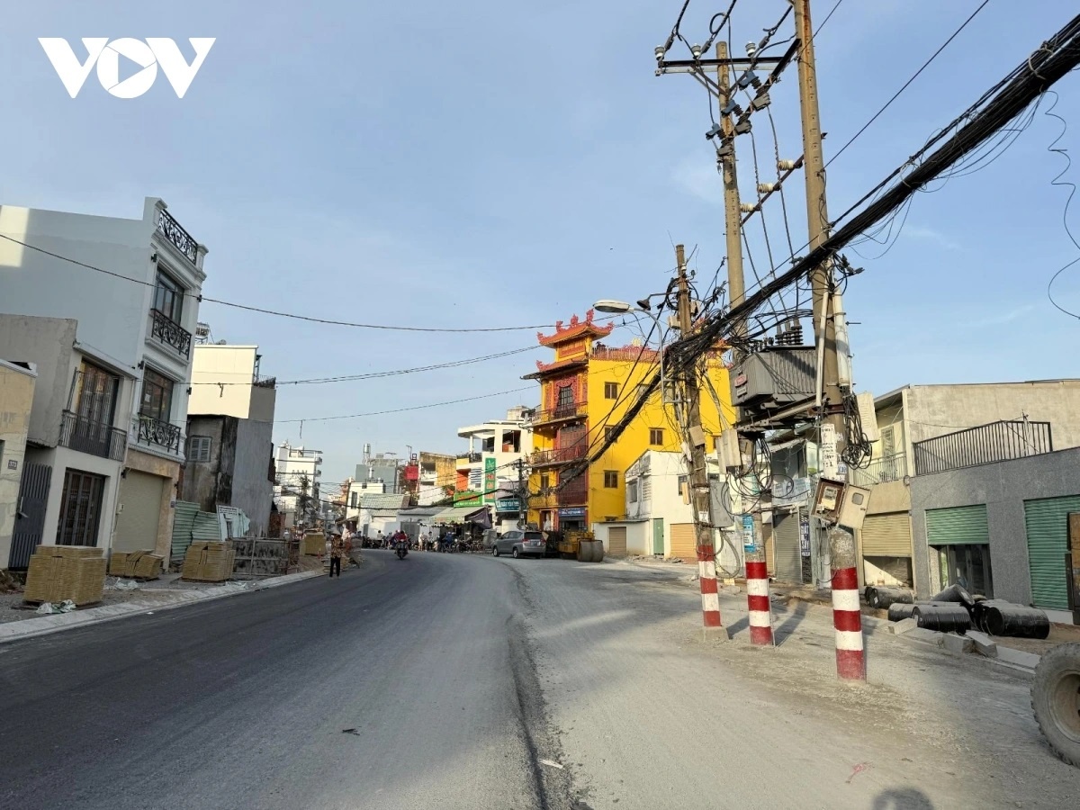 Cot dien giua duong TP.HCM anh 4